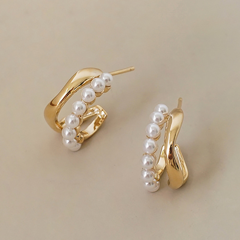 S925 Silver Needle French Small Pearl Earrings Female Niche Design High-grade Cold Wind Exquisite Commuting Earrings