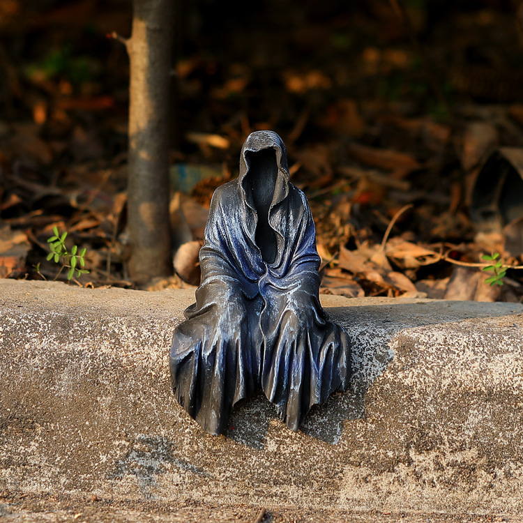 Cross-border outdoor black clothes secret master ornaments thriller Black robe Gothic garden decorative resin crafts wholesale