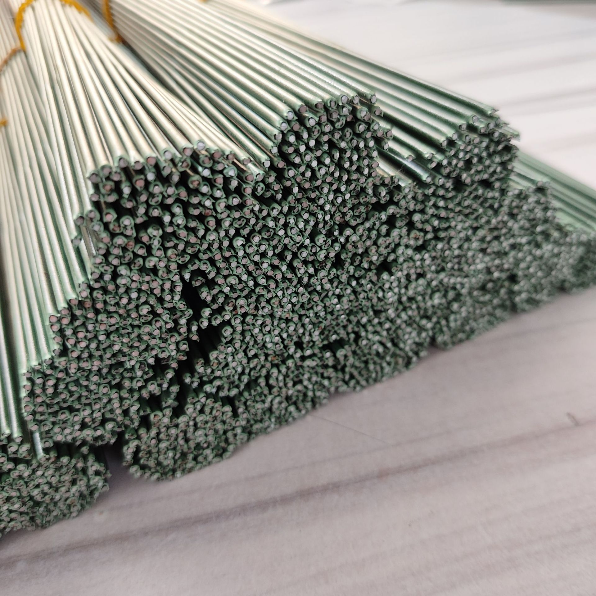 Factory straight hair twist rod No. 2 flower rod wool flower material diy hand woven 2mm coated flower rod flower stem