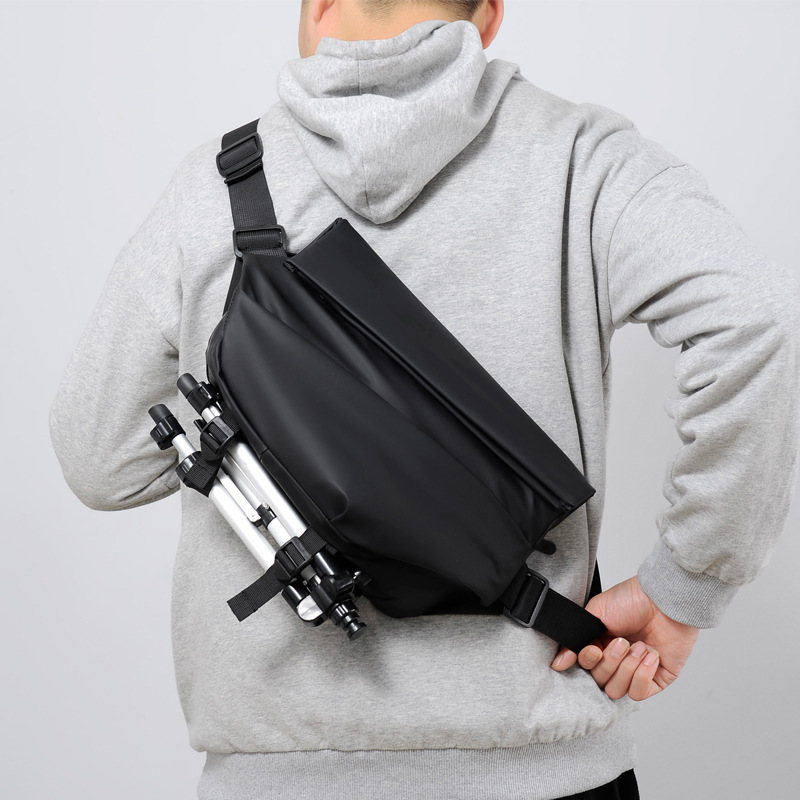 男士包斜挎包潮牌機能郵差包單肩包摩托機車背包運動騎行斜肩跨包