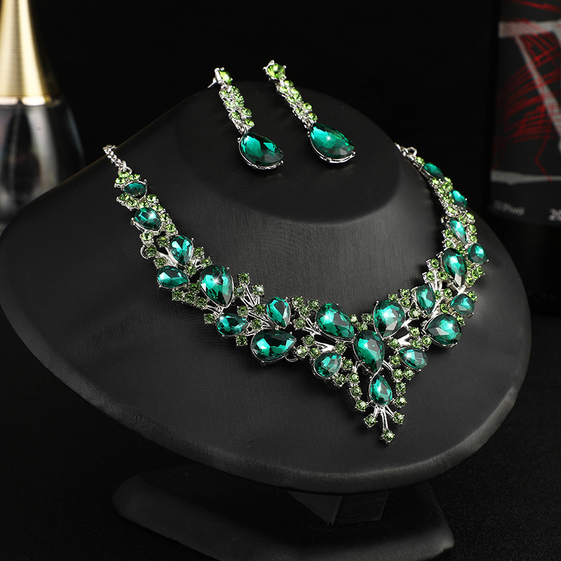 Retro Design Sense European and American Crystal Gem Necklace Earrings Set Exquisite Design Fashion Elegant Bridal Jewelry