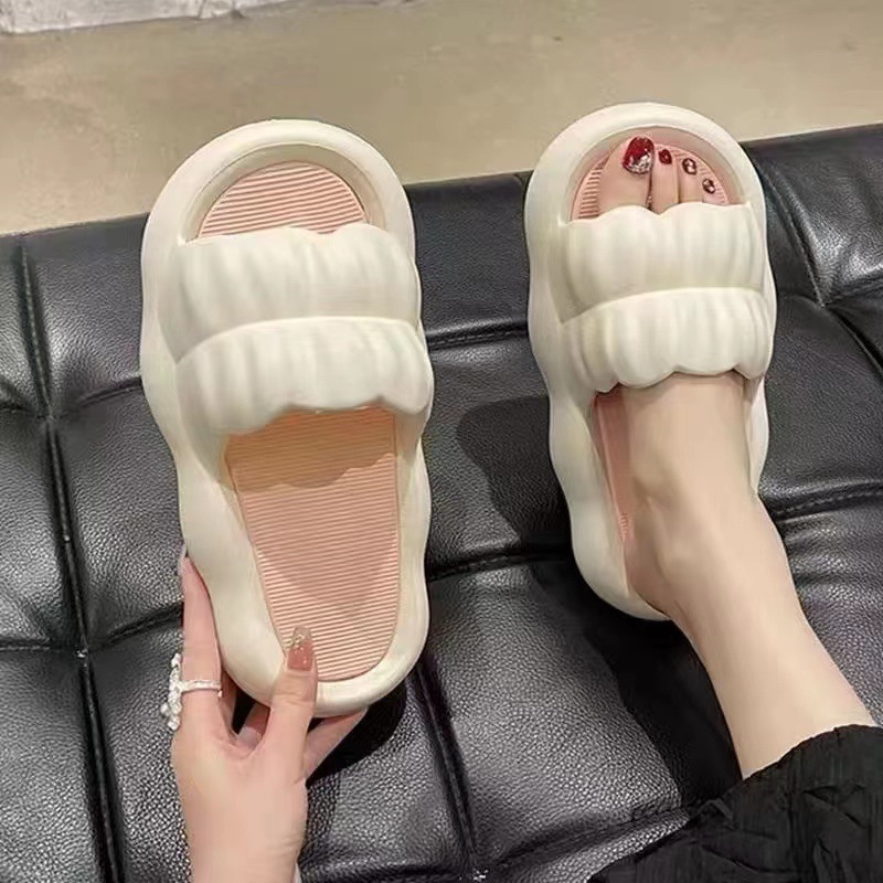 2023 New Slippers Women's Feeling Clouds Soft Bottom Lightweight Student Home Outdoor Cute Comfortable Sandals