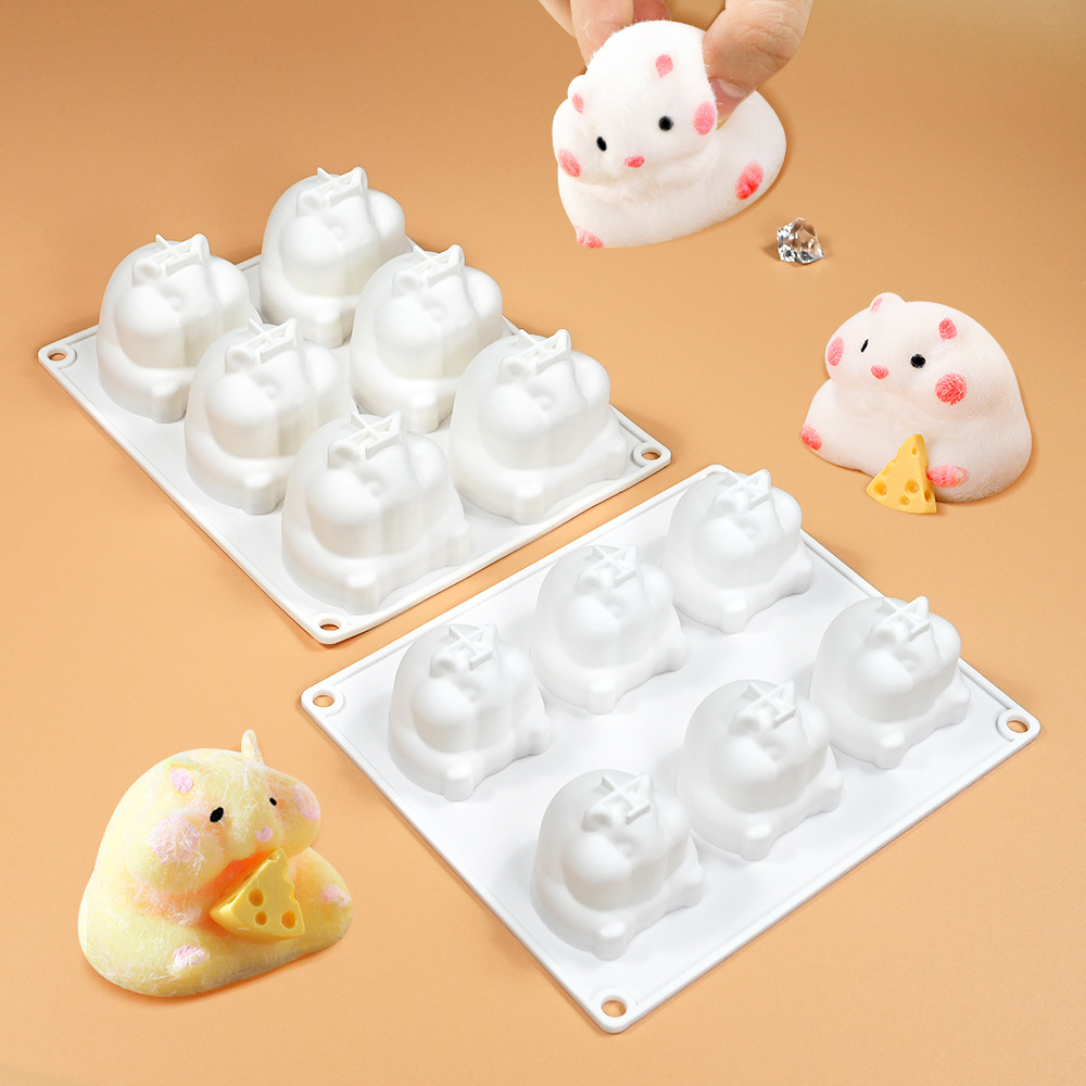 Cute sitting little hamster mousse mold aromatherapy candle plaster ornaments kneading mold jelly pudding cake grinding tool