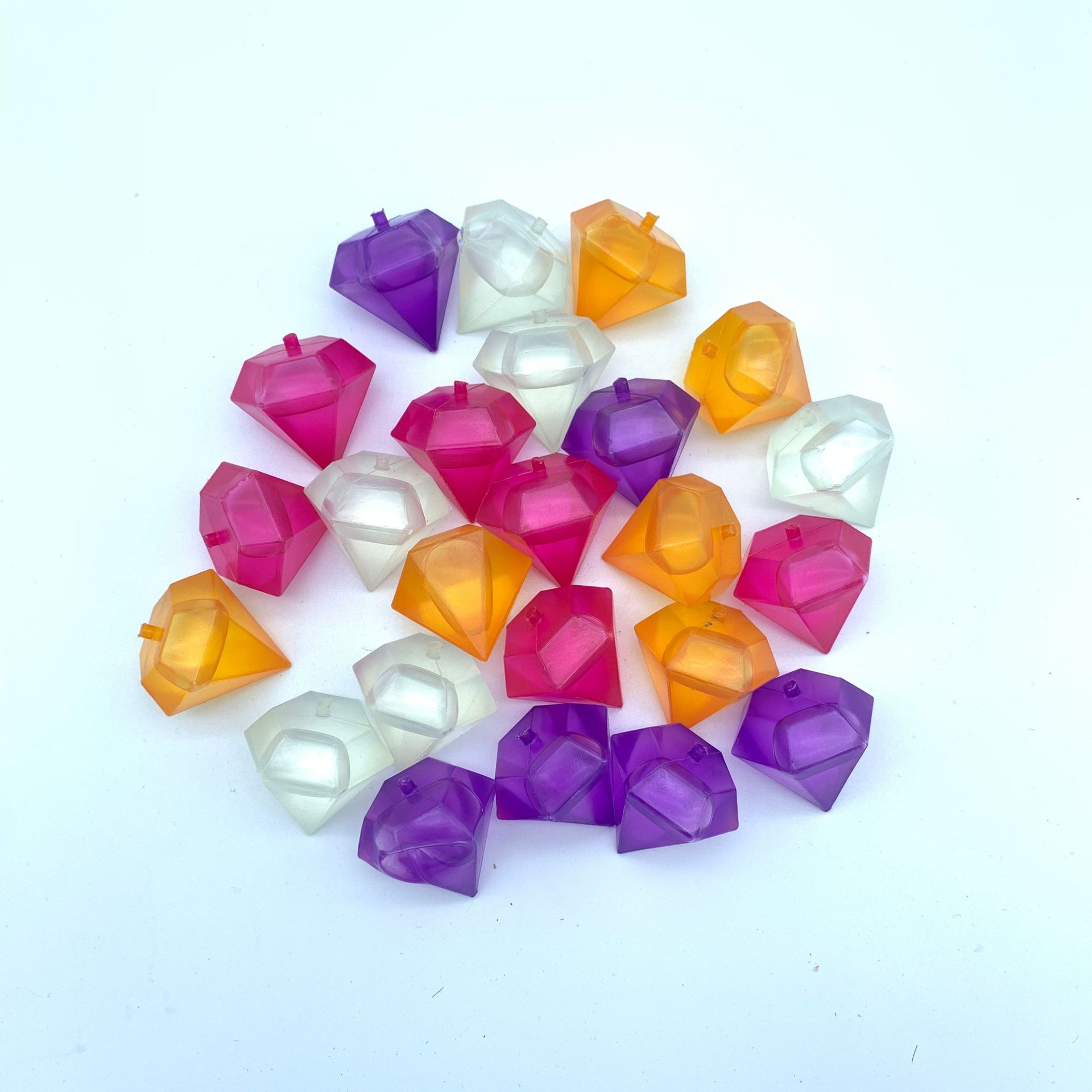 24 food grade reusable drinks ice particles color diamond shape plastic ice cube drinks ice cubes