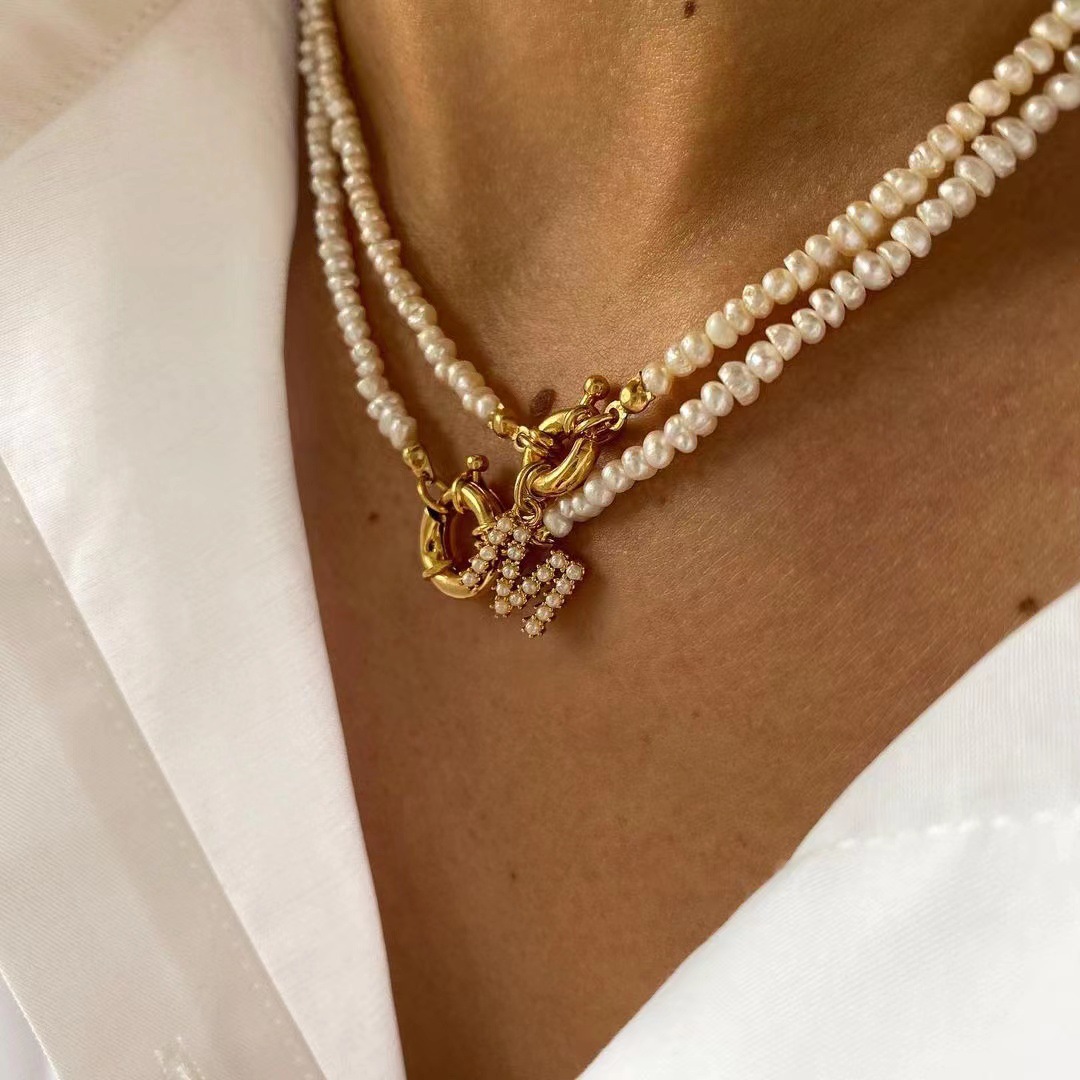 Meiyu European and American New Irregular Small Freshwater Elegant Pearl Necklace Simple Letter Personality Retro Clavicle Chain