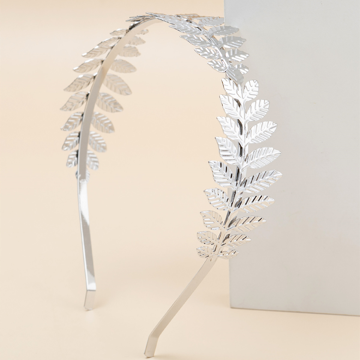 Temperament Korean alloy leaf hairband female aesthetic fashion design European and American popular headband hair accessories cross-border supply