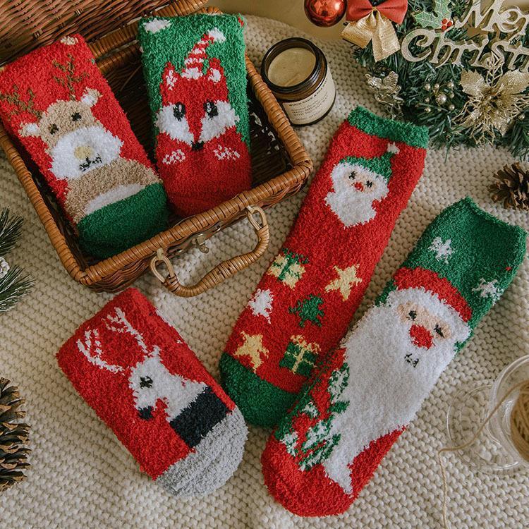 秋の冬のサンゴのベルベットのクリスマスの靴下のヘラジカの半分のベルベットの睡眠の床の靴下のかわいい日系サンゴのベルベットの靴下の中の靴下|undefined