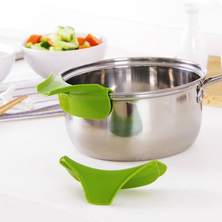Stall supply kitchen supplies edge anti-spill funnel deflector food grade silicone soup pourer kitchen tools