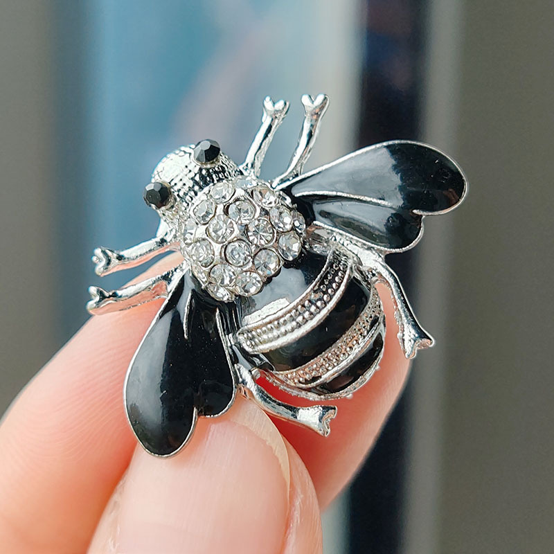 Zircon Diamond Pearl corsage cartoon cute bee brooch alloy dripping oil women's clothing pin accessories wholesale