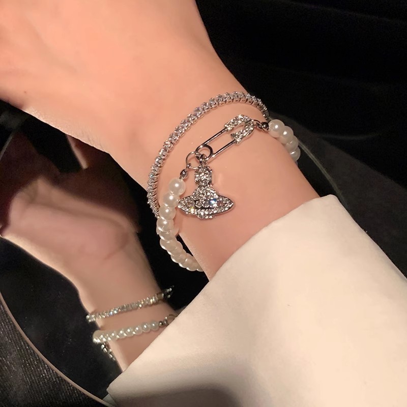 Saturn Planet Pearl Bracelet for Women. A light - luxury, niche - style bracelet with a sense of high - end. It is covered with zircon stones and is a delicate and fashionable piece of jewelry.
