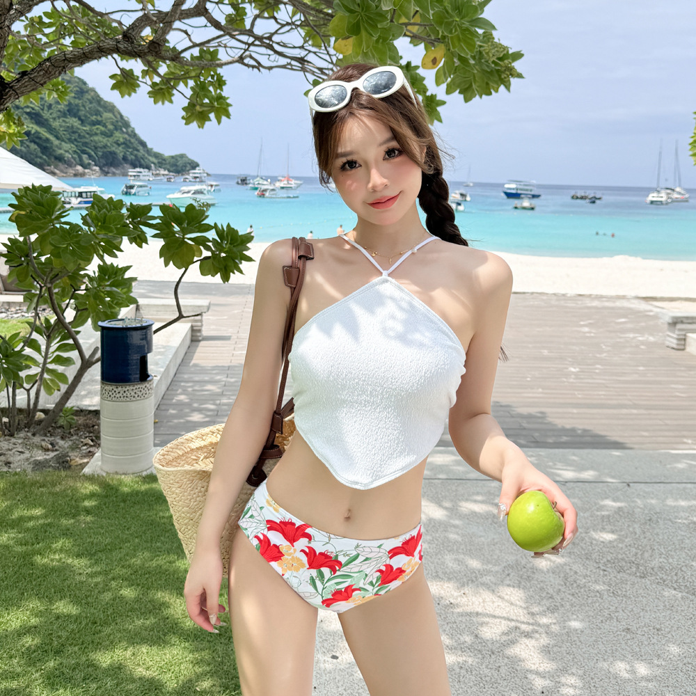 Korean style new small fresh floral split bikini bikini sexy strap backless hot girl Beach swimsuit for women