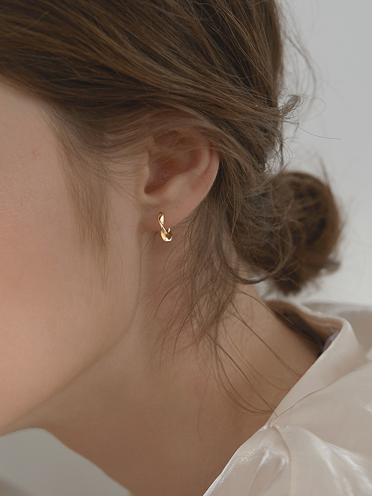 925 Sterling Silver Plated Möbius Hoop Earrings Ear Buckle Women's Simple Elegant Earrings Cold Style Ear Ring Ear Clip