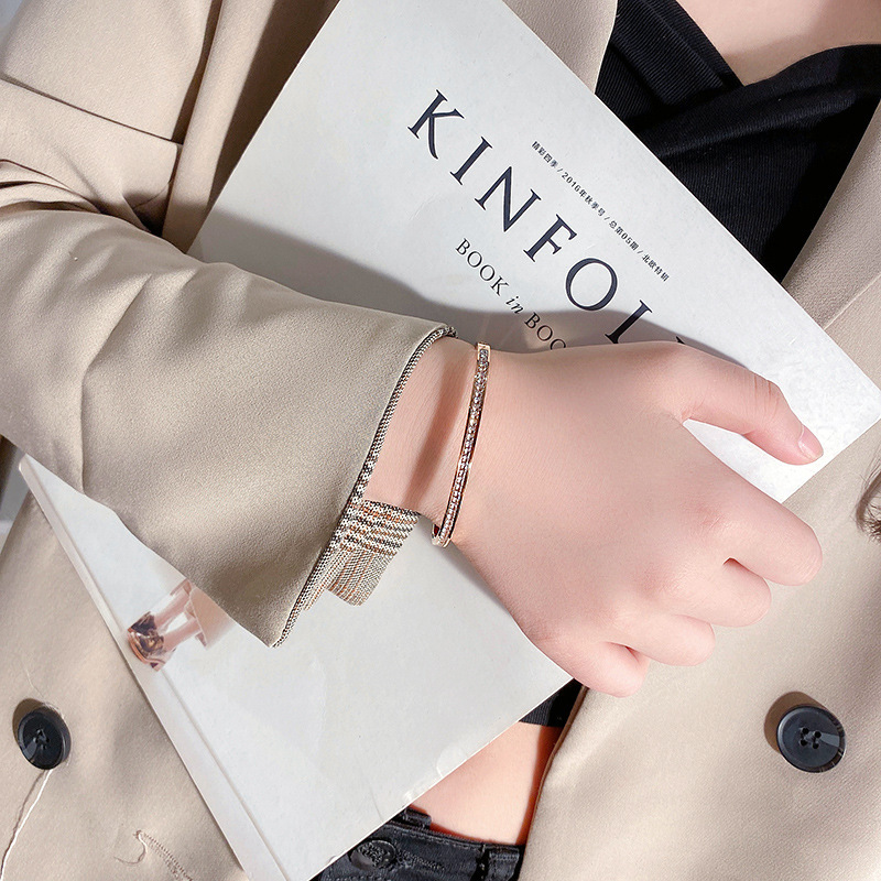 Round Diamond-encrusted Titanium Bracelet High-grade Bracelet Ins Niche Design Simple Cold Style Bracelet Korean Style Personality