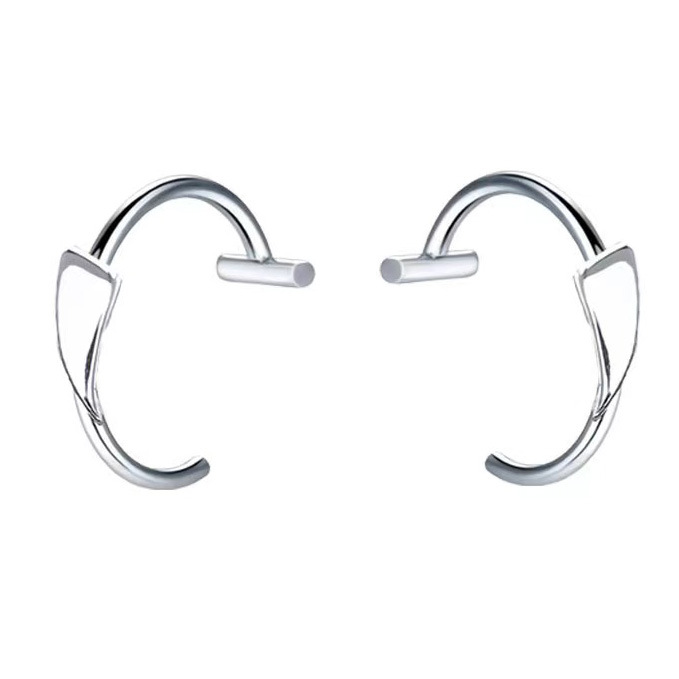 Factory direct cross-border stainless steel polished fashion popular personality fangs crescent lip ring lip ornaments wholesale