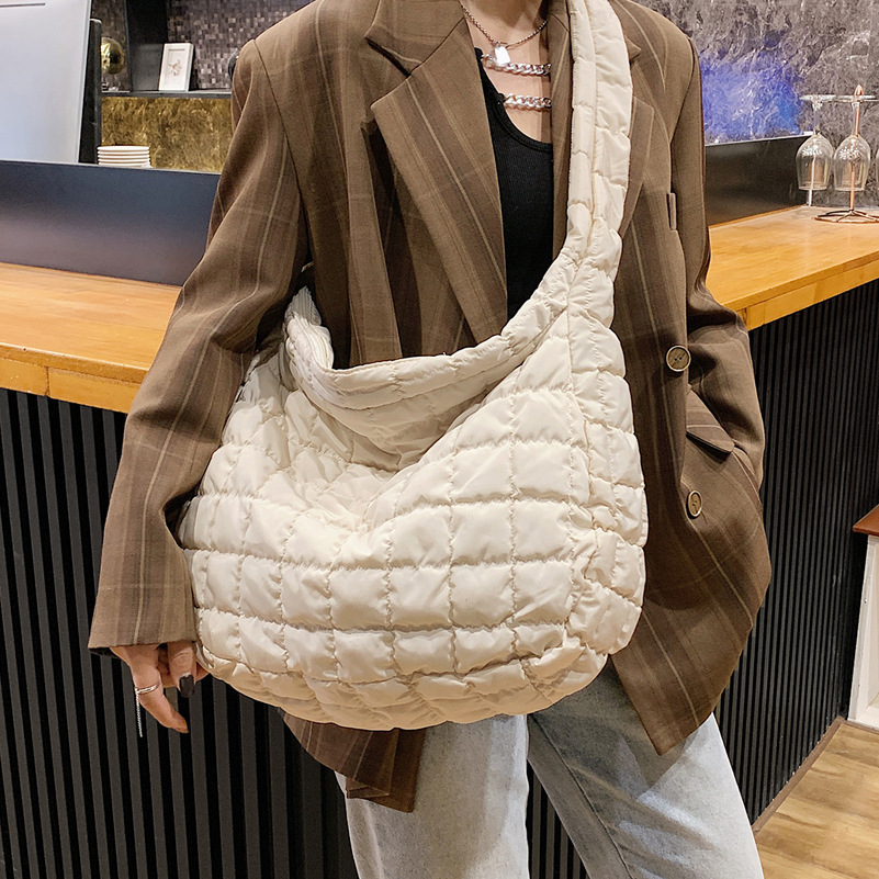 Autumn and Winter New Bag Cloud Pleated Big Bag Women's Casual Personalized Lightweight Large Capacity Dumpling Bag Crossbody Bag Commuter Bag