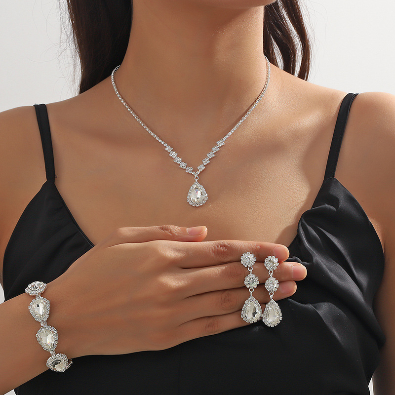 European and American fashion Amazon claw chain water drop crystal earrings pendant rhinestone necklace earrings bracelet three-piece set