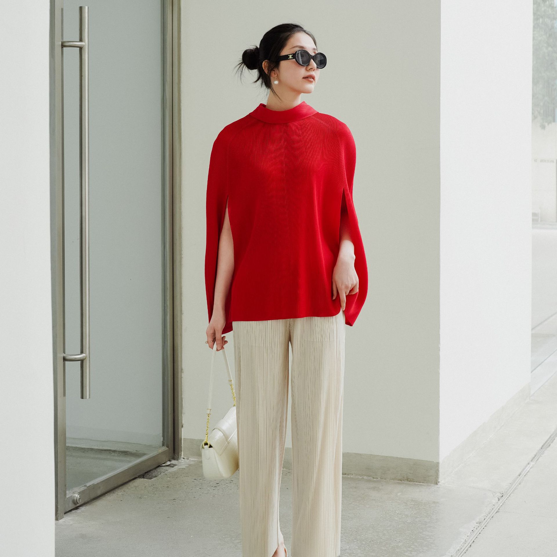 Quality 2024 early spring new high-end pleated niche design fresh sweet solid color collar casual top