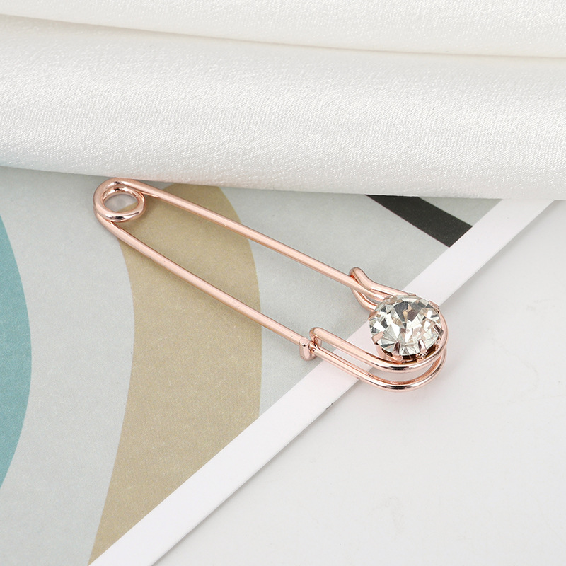 European and American New Fashion Crystal Brooch Metal Women's Shoulder Strap Etiquette Strap Fixed Pin Waist Artifact Anti-Light