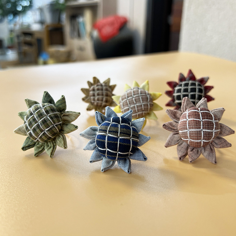 Sunflower Needle Insertion Handmade diy Embroidery Material Bag Dual-use Lu Embroidery Patchwork Brooch Jewelry Novice Needle Bag