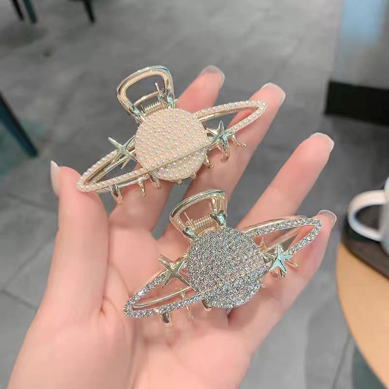 Korean Fashion Niche Planet Medium Grab Clip High Sense Elegant Pearl Rhinestone Girl Top Clip Hair Shark Clip_voghion.com