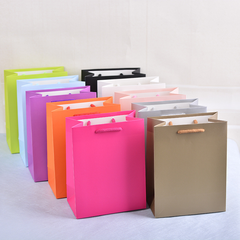 Custom white card monochrome shopping bag printed clothing accessories packaging bag wholesale takeaway packaging advertising tote bag