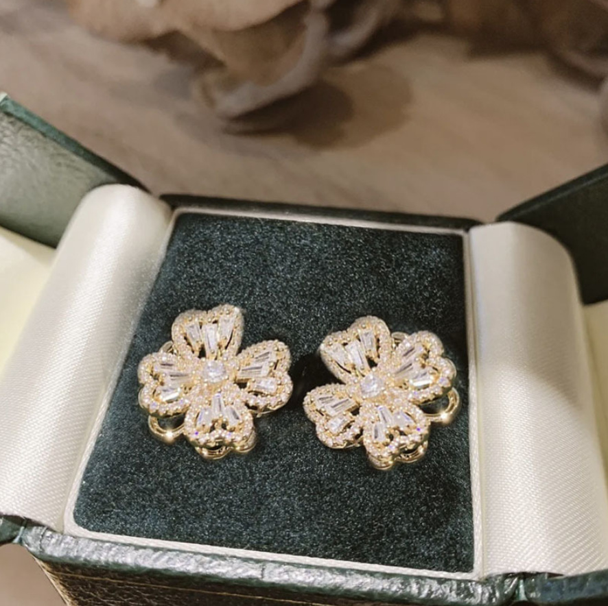 Cross-border hot selling micro-paved zircon rotating four-leaf flower ring live ring rotating windmill flower small fresh ring for women