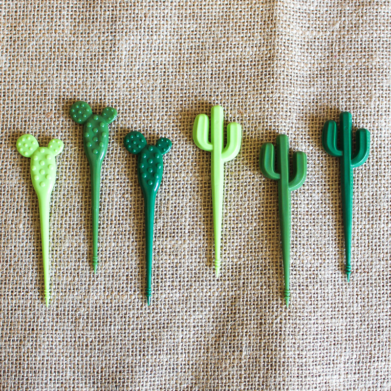Creative Cartoon Plastic Cactus Fruit Fork Children's Bento Decorative Fruit Stick Cute Cake Snack Small Fork