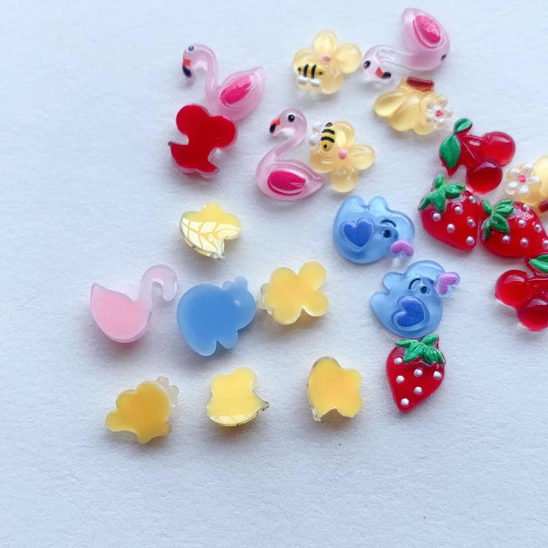 Mini Cartoon Bee Strawberry Cherry Resin Accessories Nail Earrings Accessories Wholesale diy Hairpin Material