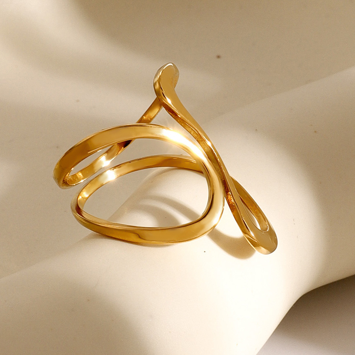 goldener Edelstahlring mit glatter, linienförmiger offener Nische, einzigartiges Liniendesign, Titanstahlring_voghion.com