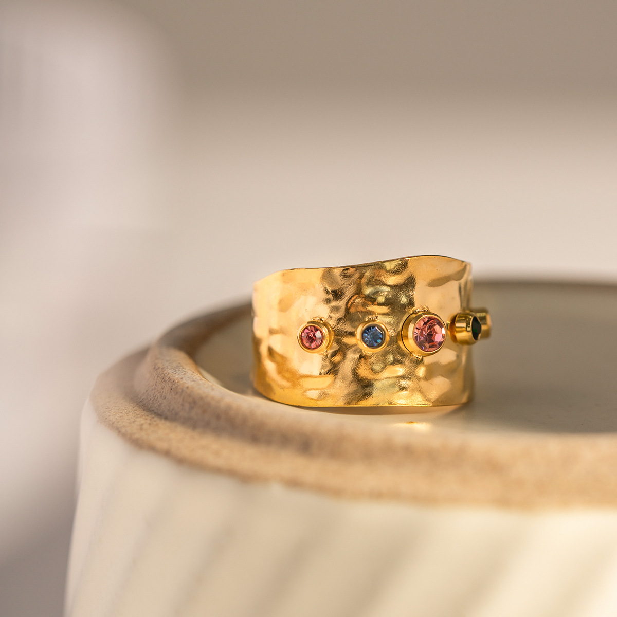 欧美时尚创意彩色锆石宽版珠宝手饰女士18K金不锈钢INS风个性戒指