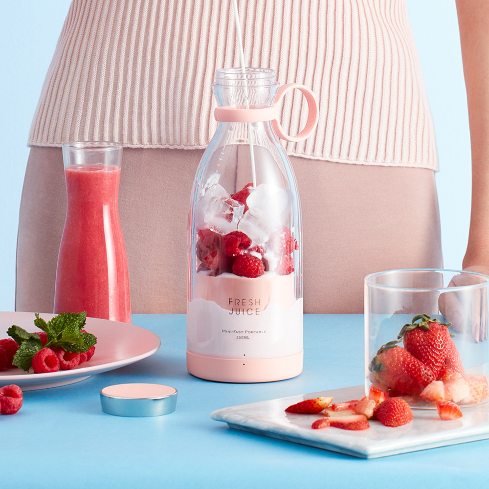 Factory direct sale Youguo small portable electric juicing Cup household Wireless Rechargeable mixing juicer gift