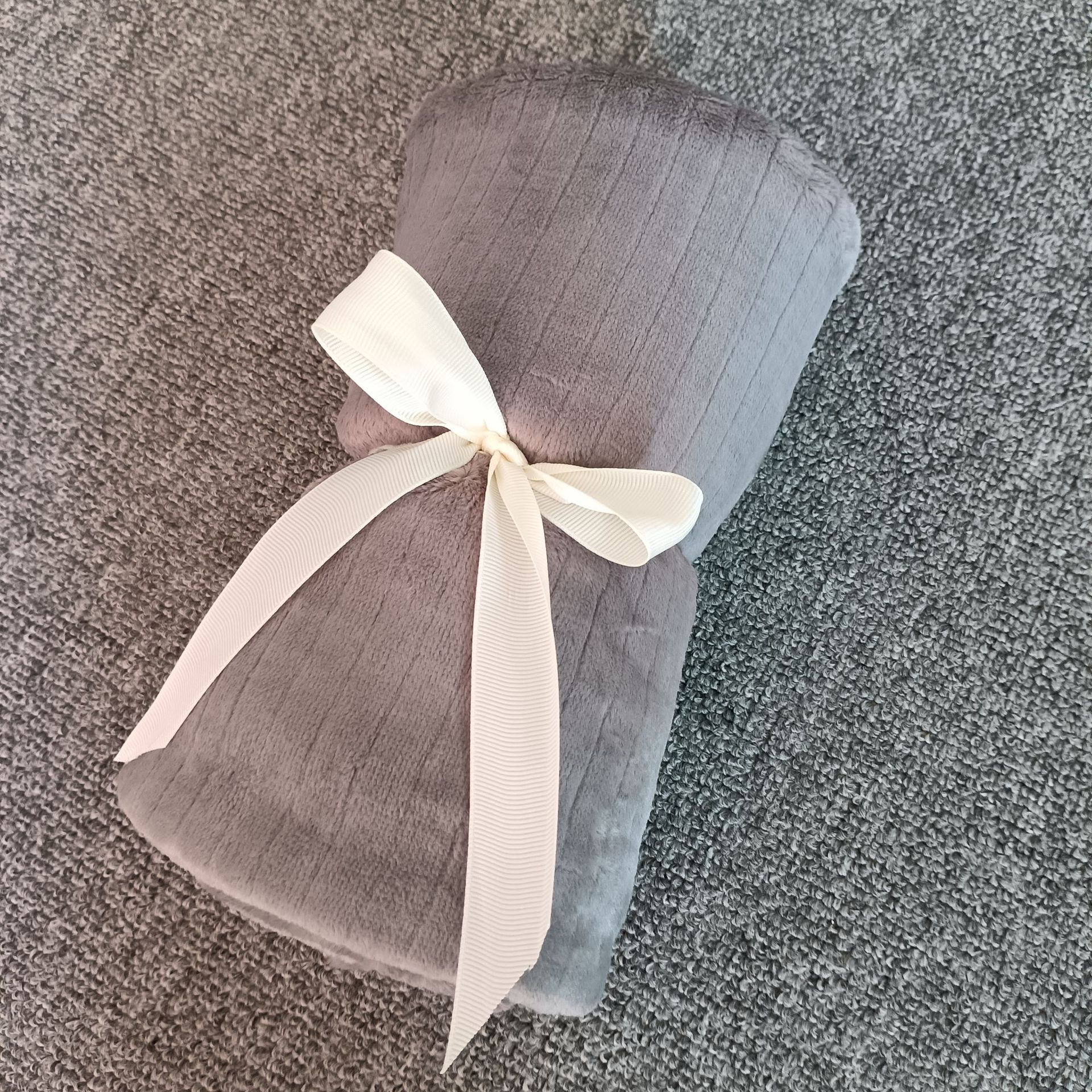 Coral Fleece Upgraded Thickened Double-Sided Flannel Embossed Blanket Nap Blanket Children's Towel Knee Car Knee Blanket