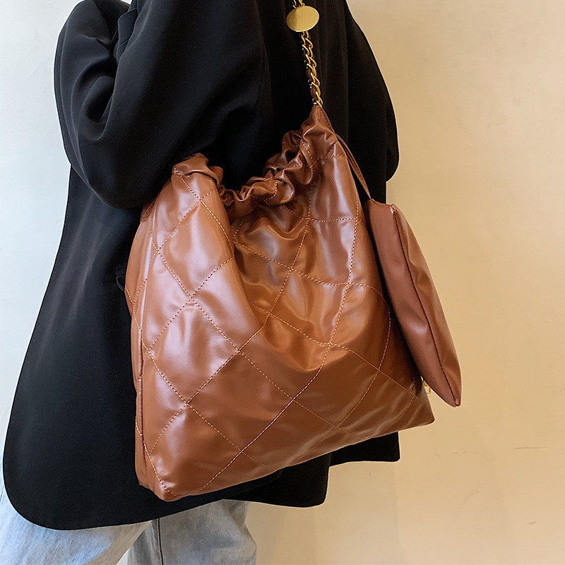 Drawstring Bucket Bag Women's New Bag Women's Large Capacity Diamond Chain Small Fragrance Style Work Commuting Shoulder Bag