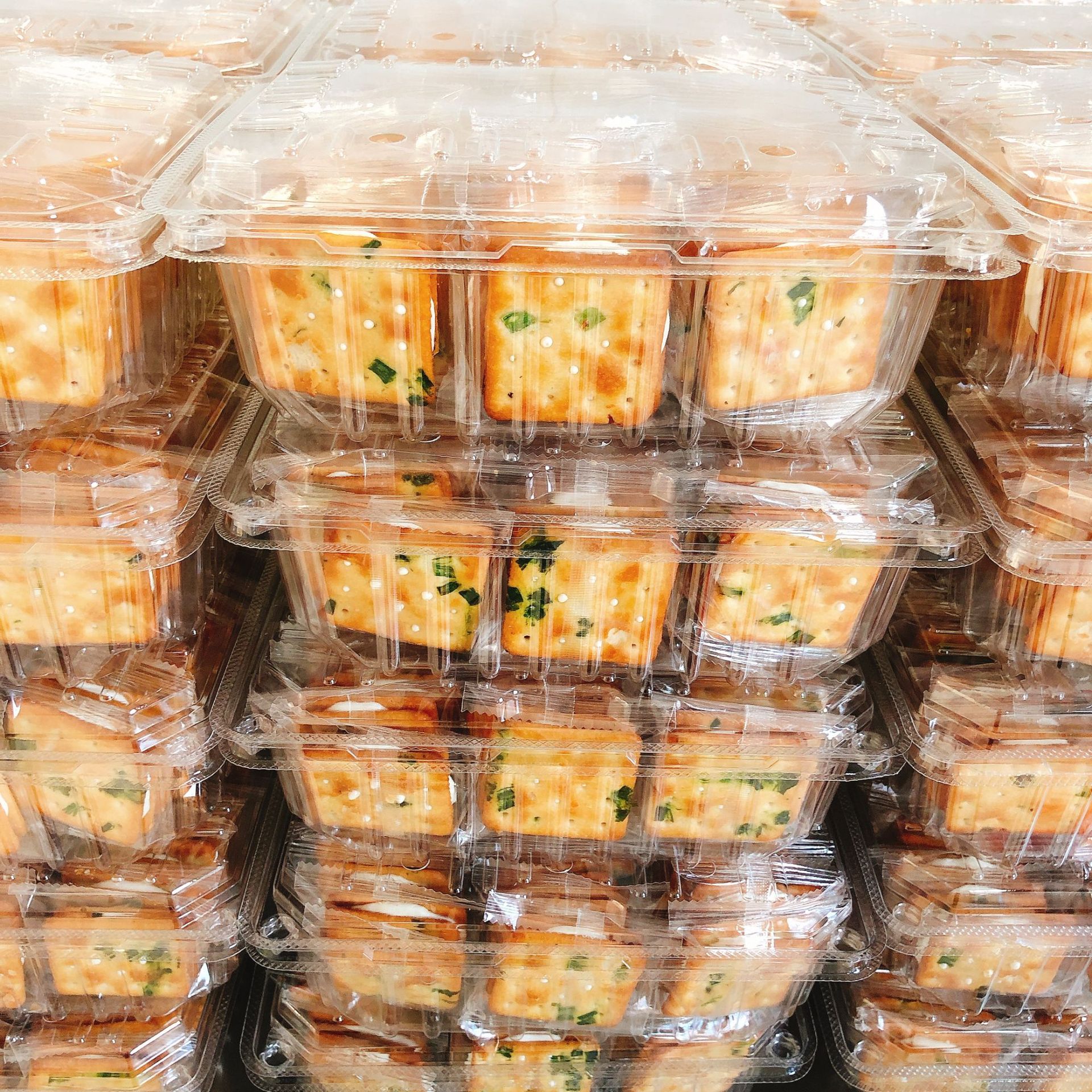 Bulk 500g scallion-flavored cow rolled biscuits nostalgic handmade beetle sandwich biscuits pastries casual snacks wholesale