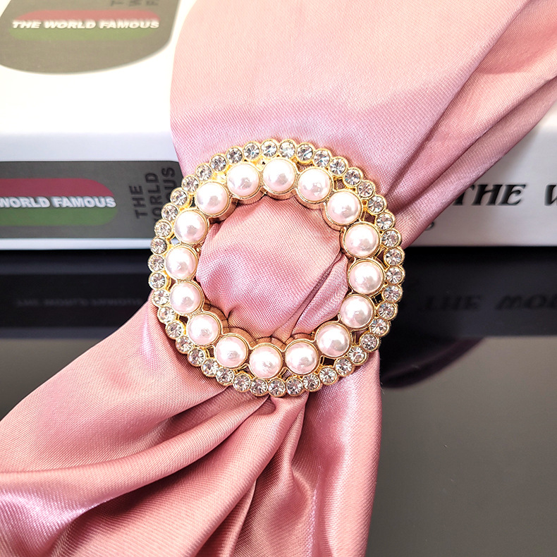 Spot corner knot buckle waist buckle round metal clothing buckle Pearl love letter buckle rhinestone decorative buckle wholesale