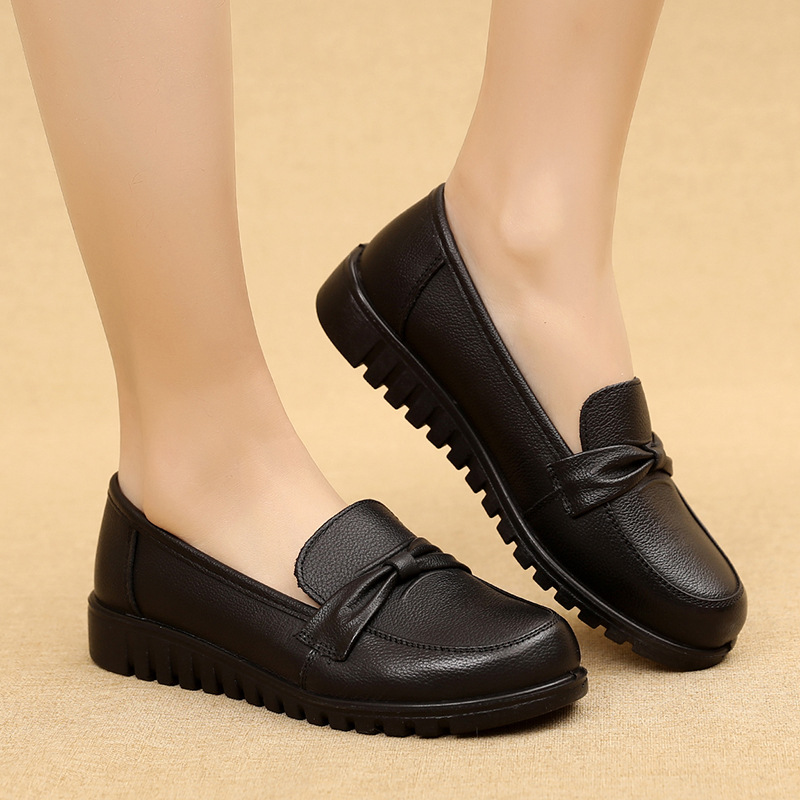 New cowhide mother women's shoes soft soles middle-aged and elderly casual shoes comfortable flat soles mother shoes factory direct wholesale