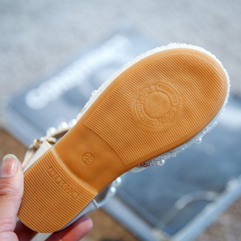 Girls' sandals summer 2022 new spring and autumn single-layer shoes Pearl soft bottom princess shoes little girl children crystal shoes