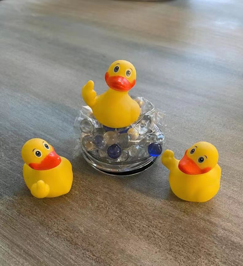 Rudy the middle finger flippin' Duck cross-border middle finger small yellow Duck Summer Toy