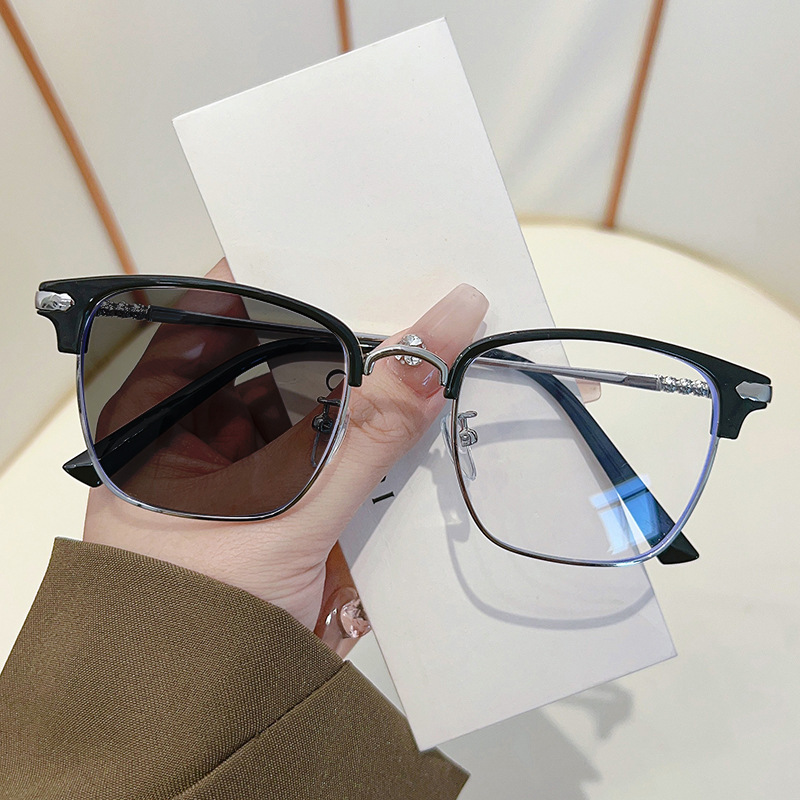 821 Pu Shuai color-changing reading glasses middle-aged and elderly young business half-frame anti-blue light intelligent photosensitive gray glasses