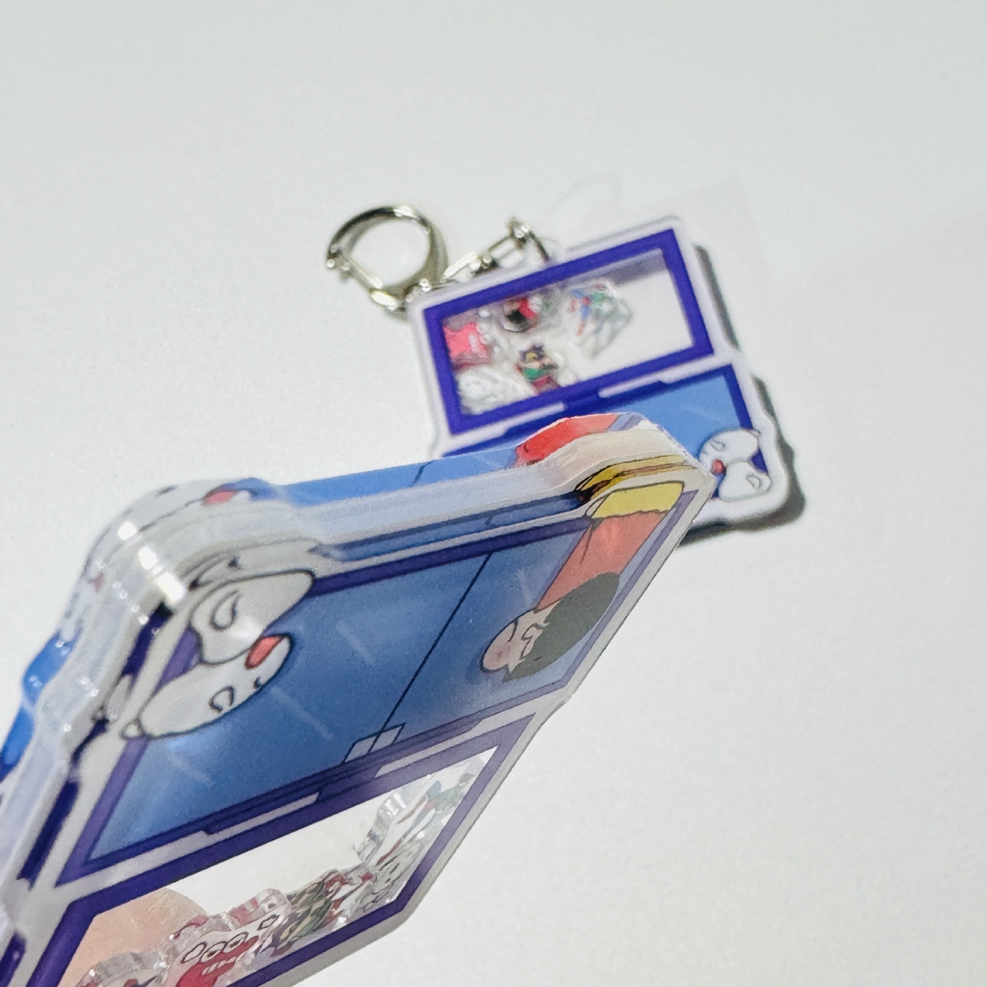 Homemade crayon Xiaoxin watch TV keychain acrylic rocking pendant niche acrylic keychain for free
