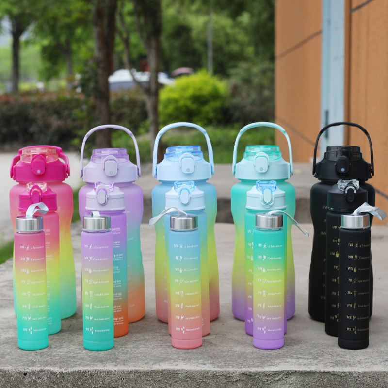 手持ちグラデーション色プラスチックカップ大容量アウトドアスポーツストロー水カップフロストクロスボーダースポーツ三点セット|undefined