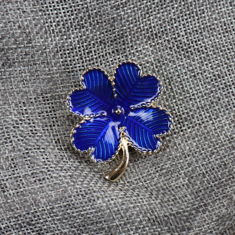 Lucky Four-Leaf Clover brooch dripping oil enamel love leaf pin natural wind anti-exposure four-leaf clover brooch wholesale