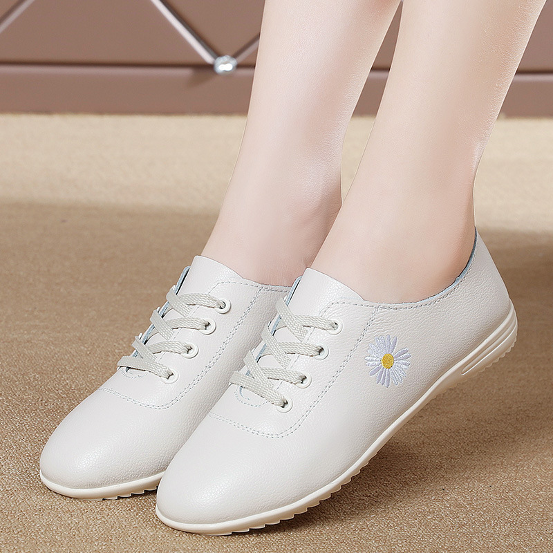 Spring and Autumn White Shoes Women's Flat Bean Shoes Soft Bottom Lace-up Shoes Casual Shoes Leather Shoes for the Elderly Comfortable Mother Shoes