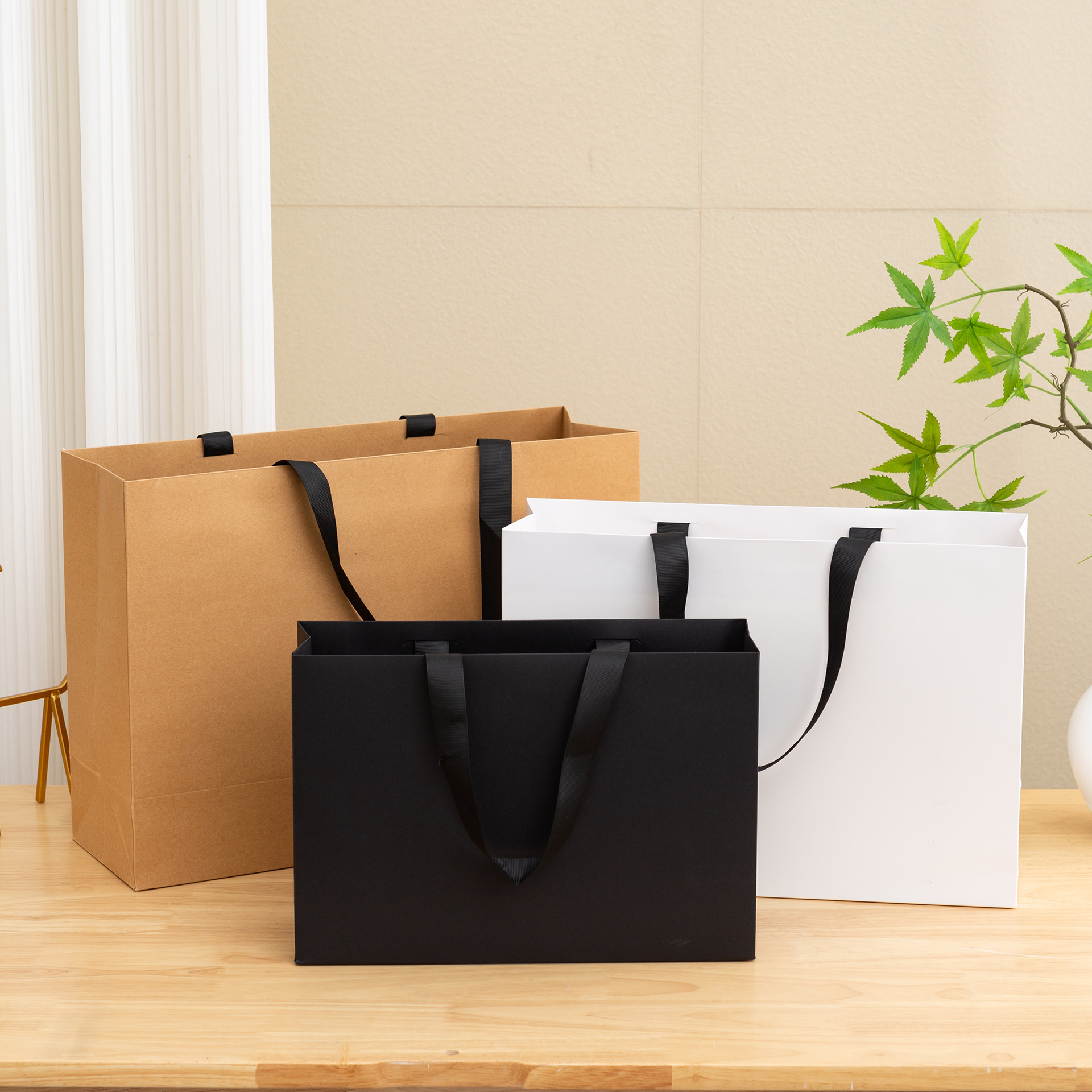 Simple cowhide gift bag shopping bag clothing handbag in stock thread rope packaging bag thread rope embedded rope