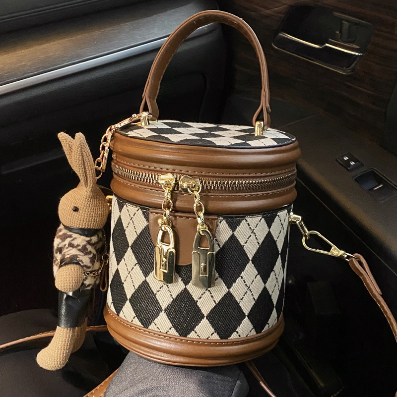 This year's popular small bag women's 2023 spring new fashion niche messenger bag texture Diamond portable bucket bag