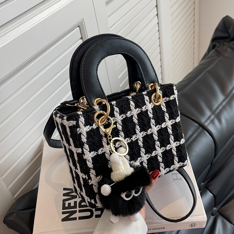 Niche Design Woolen Bag 2022 New Style Bag Women's Bag Autumn and Winter Cyber Popular Crossbody Bag Portable Daffy Bag