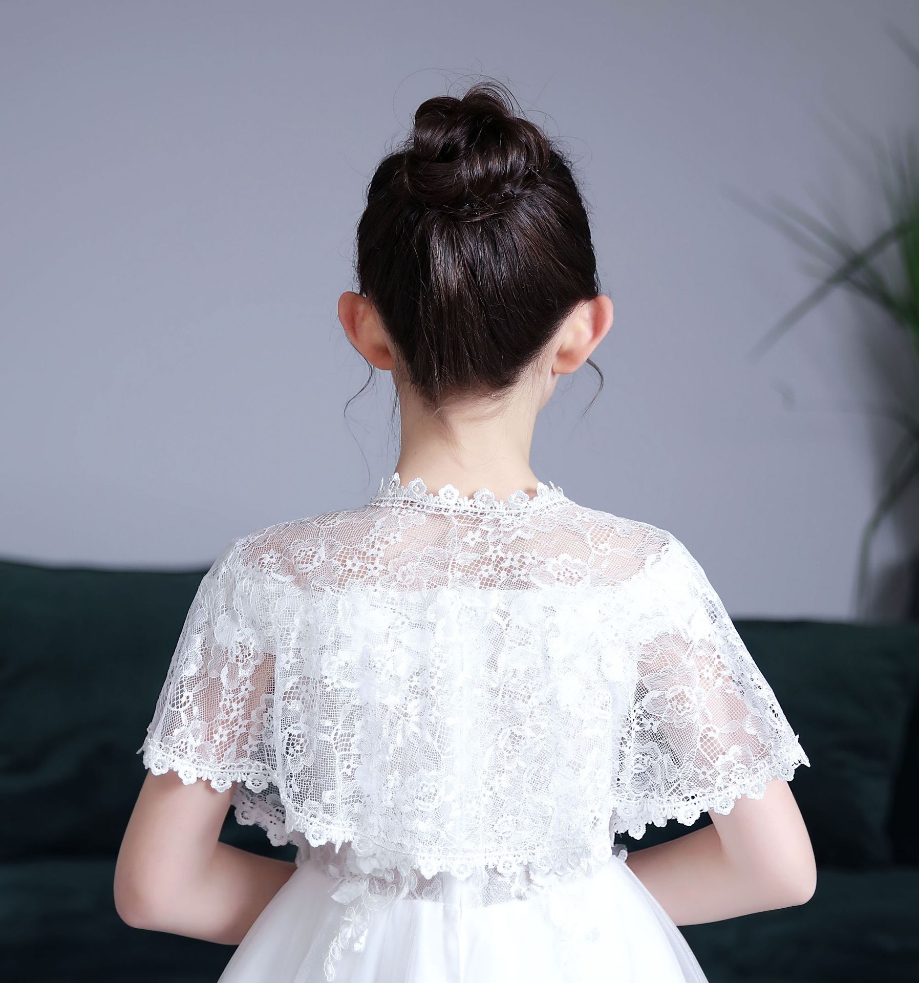 2021 spring and summer home children's small shawl flower girl dress shooting outside lace diamond buckle Korean small coat women's cute