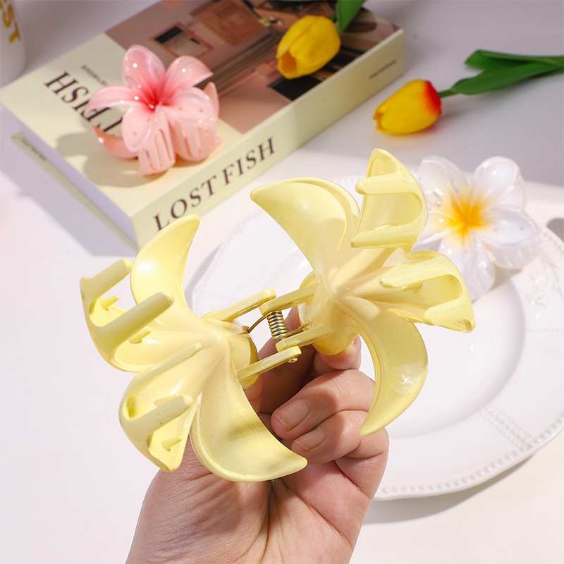 Creative Gradient Egg Flower Grab Clip Back Head Half Tie Hairpin Beach Seaside Sweet Shark Clip Headwear