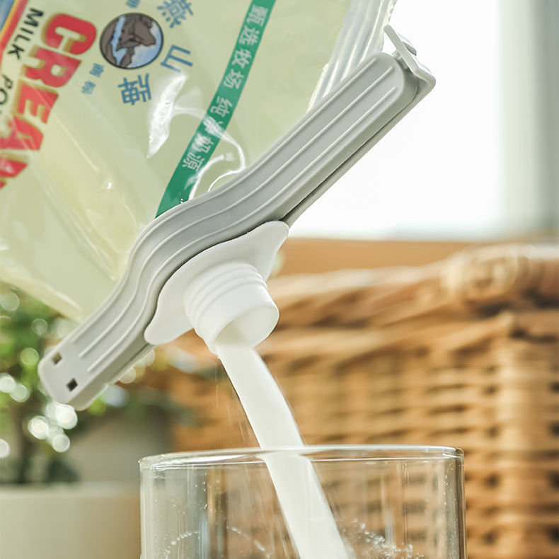 Japanese-style simple sealing clip sealing clip with discharge mouth food snacks moisture-proof preservation household milk powder discharging artifact