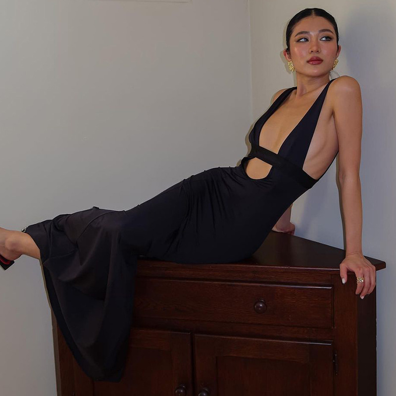 AliExpress European and American hot new sexy deep V patch hollow-out wrapped chest temperament dress slim strap dress